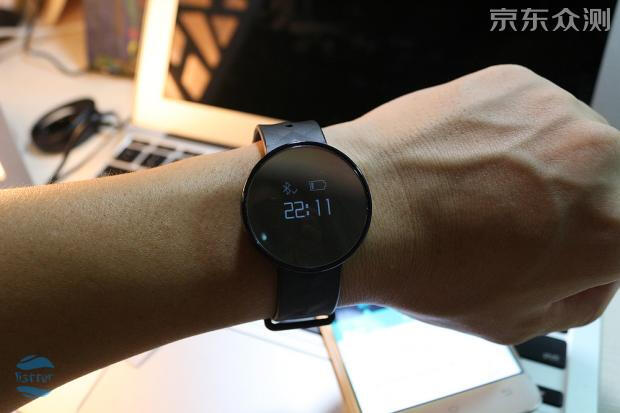 能刷门禁卡公交卡的智能手环,可以扫卡的智能手环