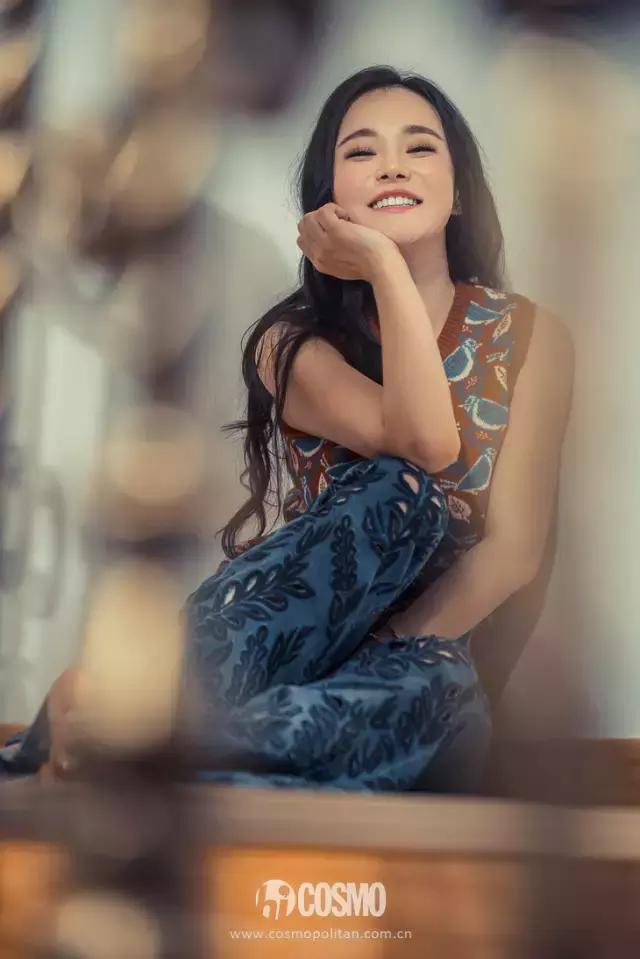 胖轩偷偷打开了他爸妈的衣柜给我看，而我只想看他肉嘟嘟的样子