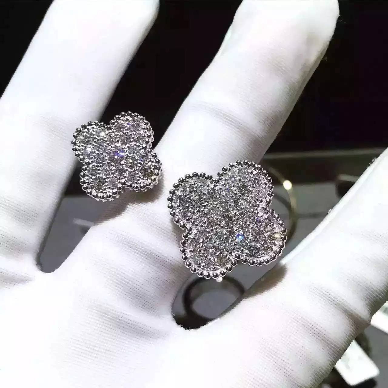 买仿品有必要吗,高仿和正品能一眼看出来吗