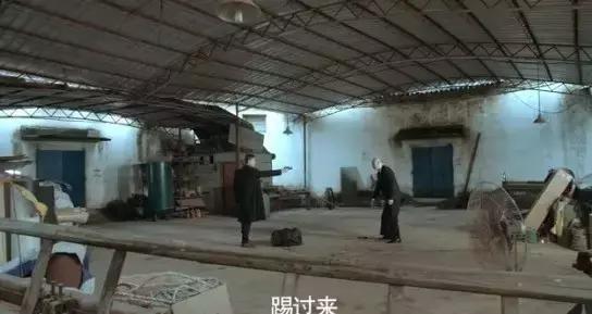 中国肌肉男和胖子的拳击比赛,两个肌肉男的拳击实战