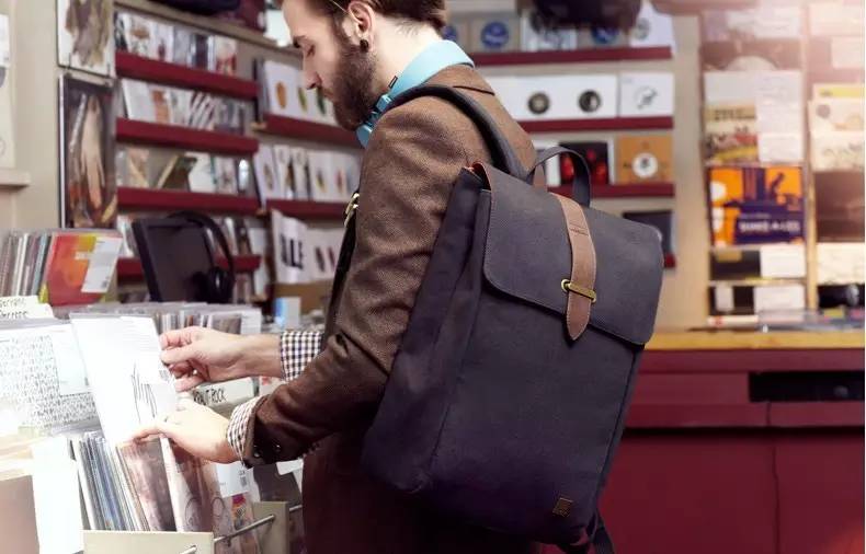 高颜值轻奢双肩包电脑背包 (时尚电脑双肩包)