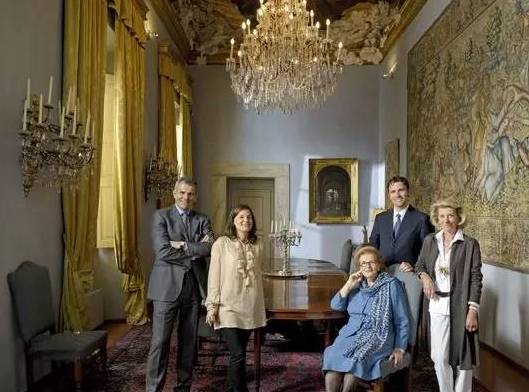 菲拉格慕业绩,高端产品菲拉格慕