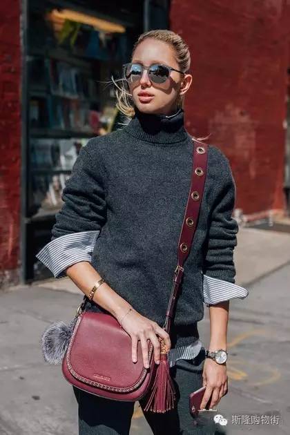 希腊公主背MK街拍任人看,帅劲略输超模