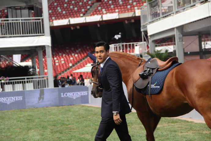 彭于晏骑单车耍帅,彭于晏洗脸刷牙视频