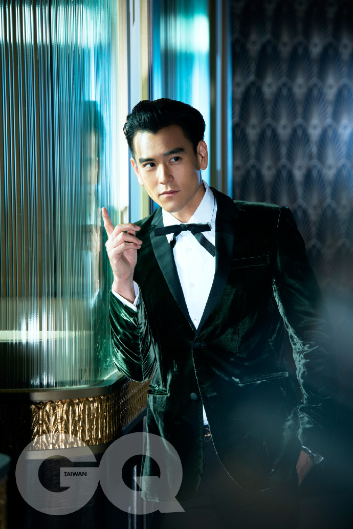 彭于晏骑单车耍帅,彭于晏洗脸刷牙视频