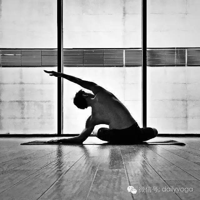 山式是瑜伽最基础体式,基础好看的瑜伽体式