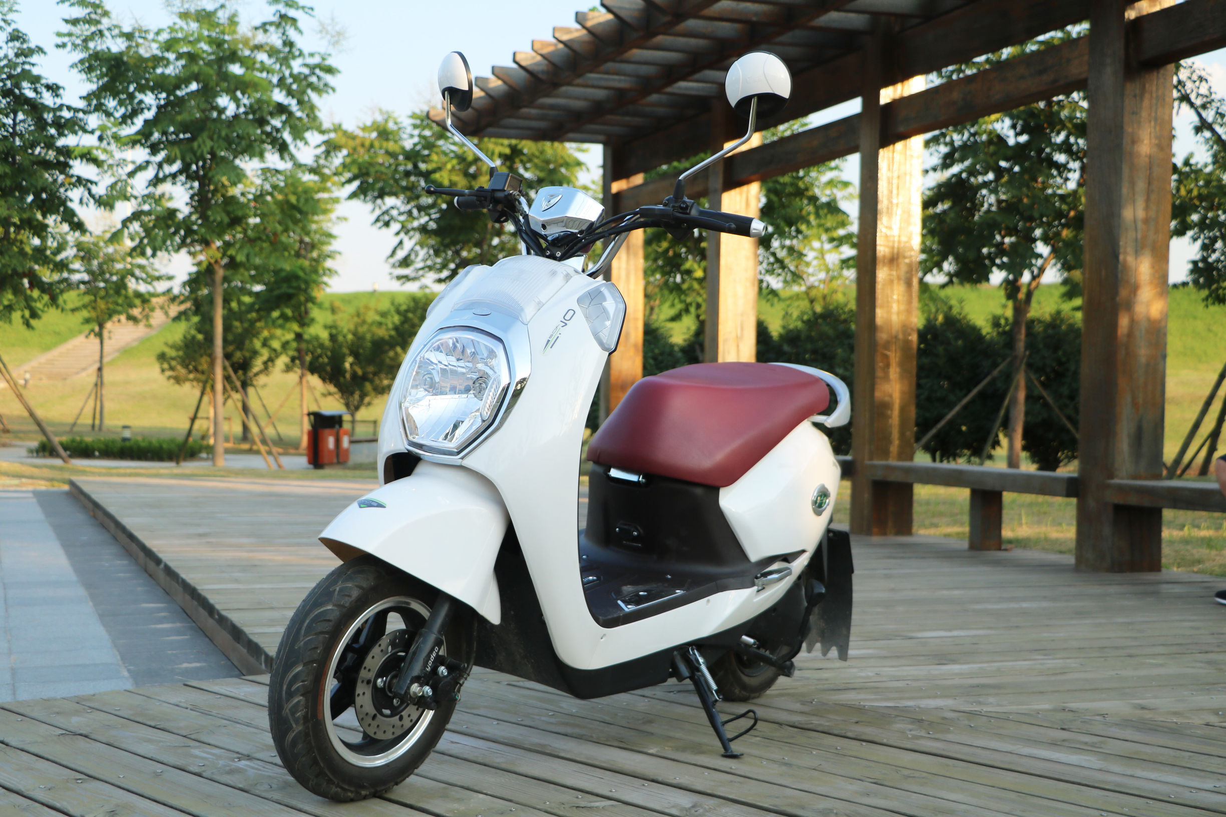 雅迪和小牛哪个更智能,雅迪比小牛更稳定