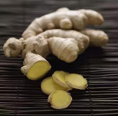 产后哺乳期头发掉厉害怎么办,产后才一个月头发掉发严重怎么办