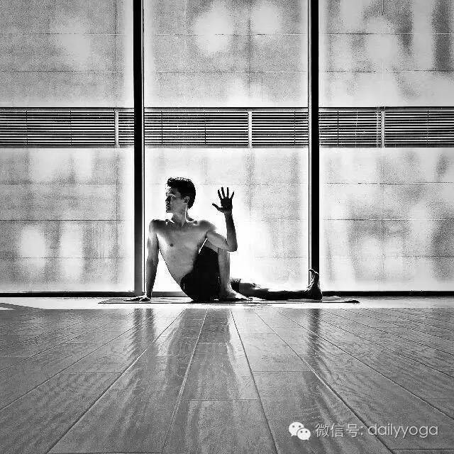 山式是瑜伽最基础体式,基础好看的瑜伽体式