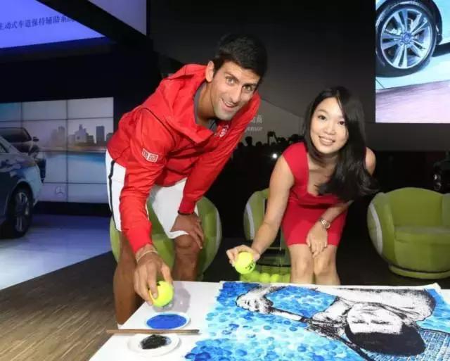 墨大华裔妹子用咖啡“泼”出周杰伦！成龙、姚明、张艺谋