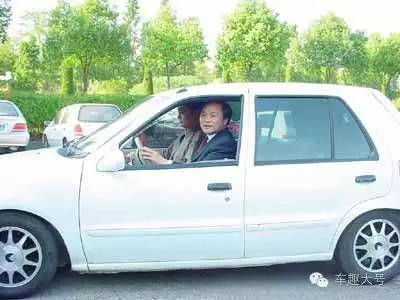 他造车无数，自己却不开奔驰宝马法拉利，座驾只要5万