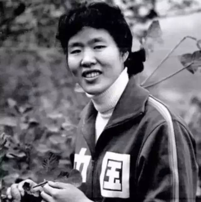 回顾中国女排十次登顶辉煌时刻,夺冠永不言败的女排精神