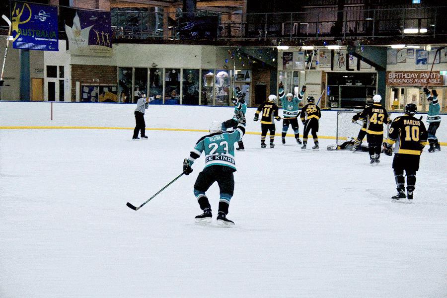 打冰球活动可以提高孩子们的什么,轮滑冰球兴趣课