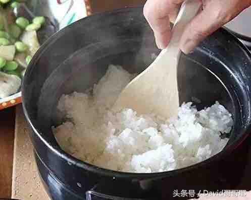 饭没煮熟夹生饭怎么补救,煮不熟的米饭吃了怎么办