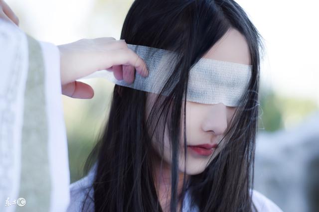 小说她和他维持了三年的婚约,她和王爷成亲的小说