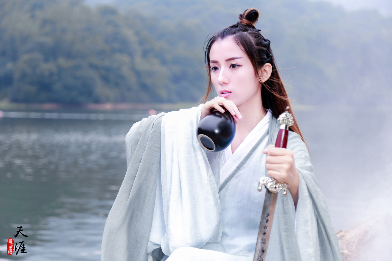 小说：小伙被关进大牢，却在牢里见到了两个传说级任务