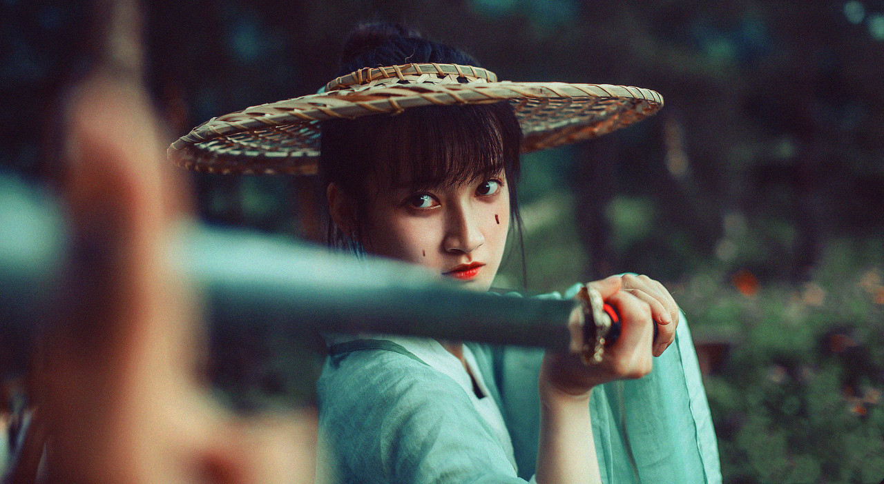 小说：少男少女互动，分别帮对方挑选了逆天长生经和暗香盈袖功