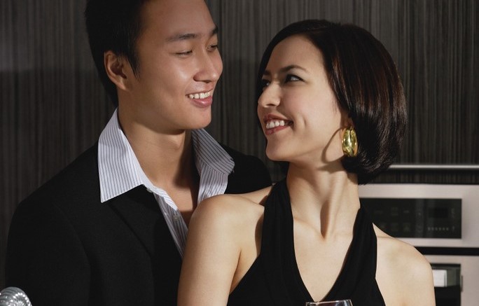 小说：胖子扬言要给小伙带绿帽子，小伙暴怒，一脚将他踹飞数米