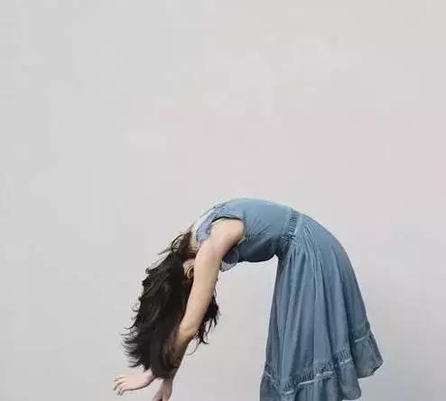 穿连体裤怎么上厕所,女人穿连体裤怎么方便讲解视频