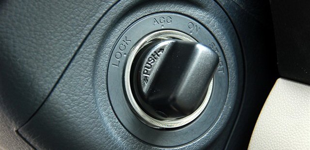 无钥匙进入车型钥匙没电怎么启动,带有无钥匙进入系统的车