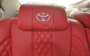 所有汽车都是真皮座椅吗,车上真皮座椅修复