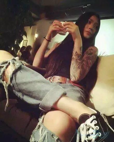 3个动作拉伸臀腿,一组动作拯救扁平屁股和大粗腿