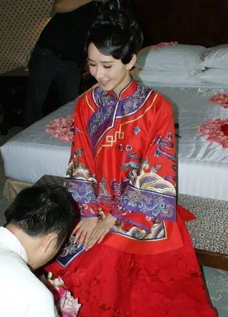 龙凤褂和秀禾服区别婚纱照,秀禾服和龙凤褂婚纱