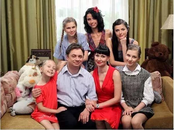 这部长达20季的俄罗斯国民喜剧，地位有如中国的《我爱我家》