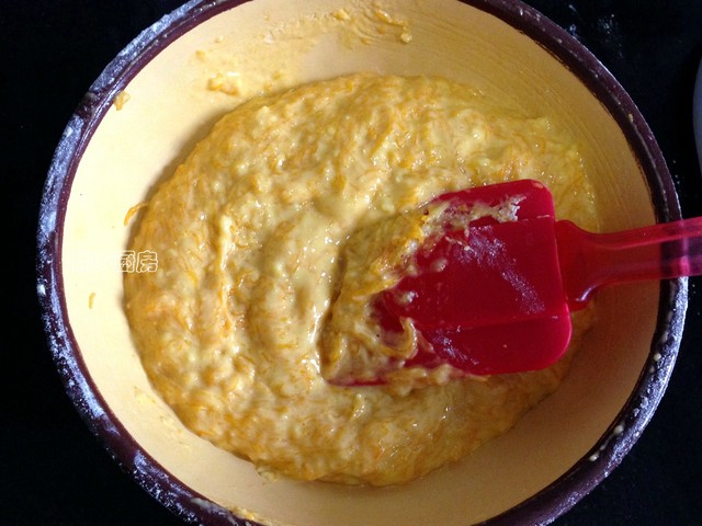 这个蛋糕不用油,选用健康食材,营养丰富老少皆宜,外面买不到的