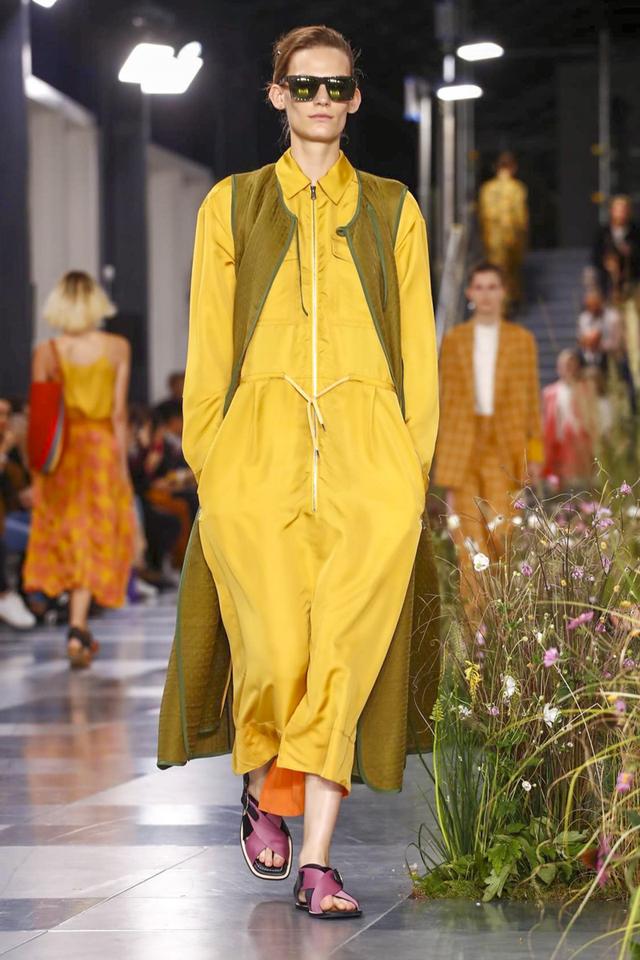 让PaulSmith七彩条纹包成为你肩头的整个春天