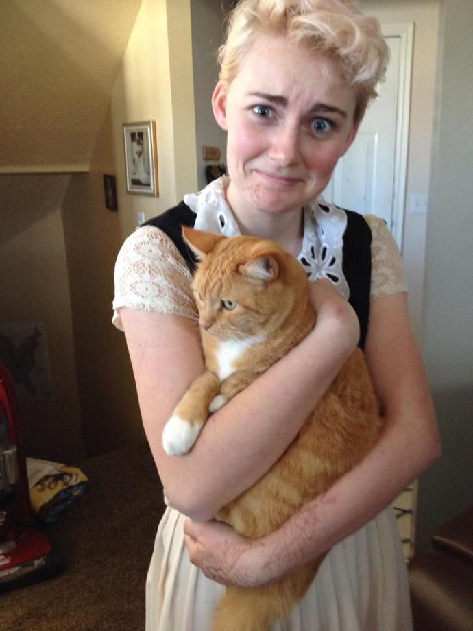 猫咪在人睡觉的时候故意制造噪音,晚上不让猫咪进屋一直叫