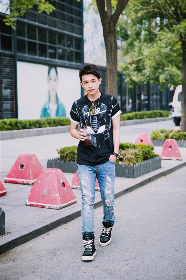 小鲜肉具备痞子劲儿?!看黄德毅如何玩转NPC。