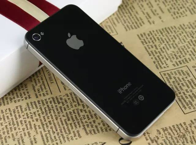 天了噜金山一女子新买了一部iPhone7后，竟然发现......