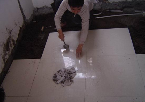 抢了二十平地砖“尾货”以为赚了,老师傅却说这是被坑了!