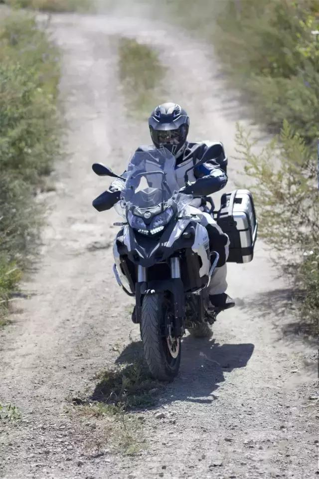 贝纳利trk502x2020款试驾,最新贝纳利trk502x测评