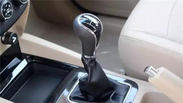 五菱宏光s1怎么样专家点评,五菱宏光s1是什么标志