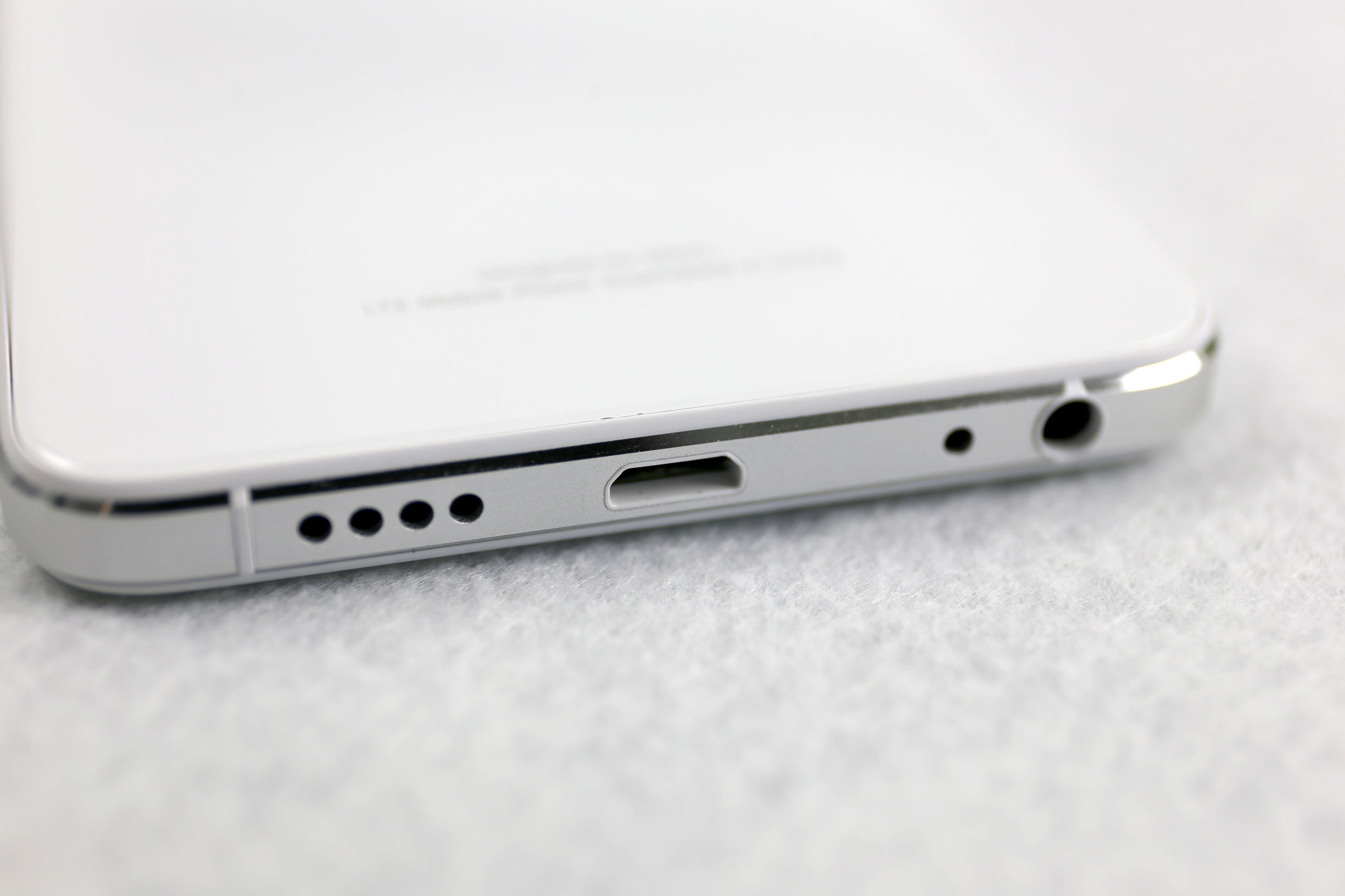 魅蓝U10高清图赏:5英寸双面玻璃,899元你怎么看?