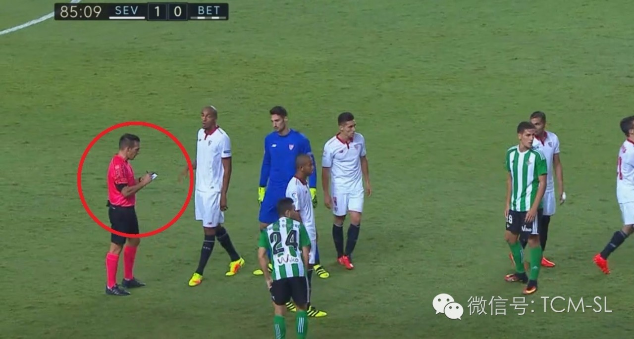主裁判怎么和球员沟通,球员冲突裁判为什么不会阻止