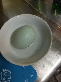 做咸蛋怎么做法最好吃不会裂壳,怎么泡咸蛋才能做出没有油的咸蛋