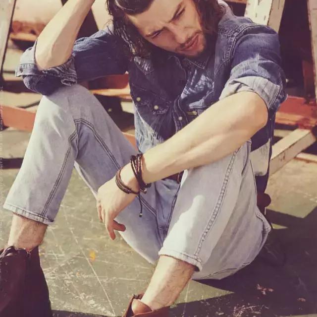 牛仔怎么洗防脱色,牛仔怎么洗可以减少损伤