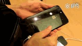 无耻!拿专卖店iPhone7样机测耐刮!