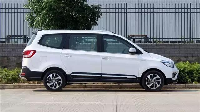 五菱宏光s1怎么样专家点评,五菱宏光s1是什么标志