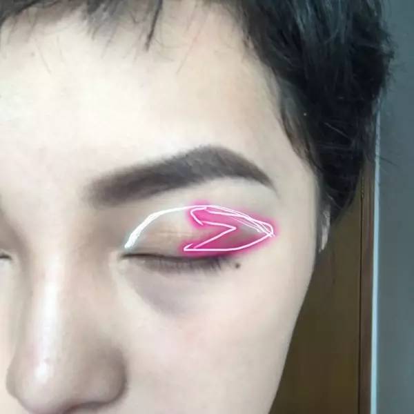 天惹噜姑娘们的混血妆已经登峰造极到这种地步了!