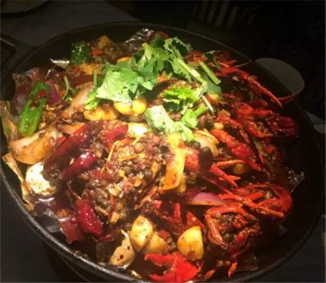 西安顺城巷附近有什么好玩的地方,西安顺城巷小吃街