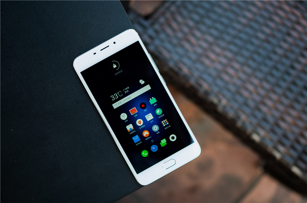 颜值加持,魅蓝e全部参数