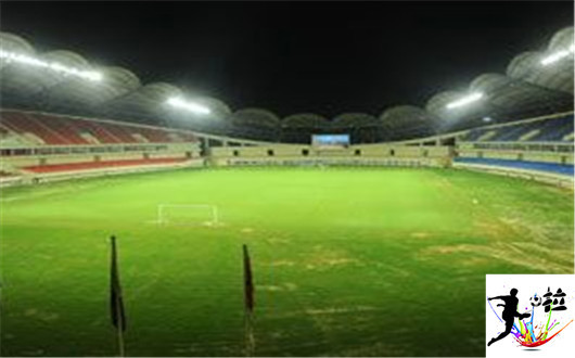 非洲足球场一览，看后很纳闷儿，人家怎么能出球星呢