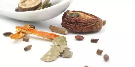 孩子近视母亲正确做法,如何控制18岁以下的孩子近视度数