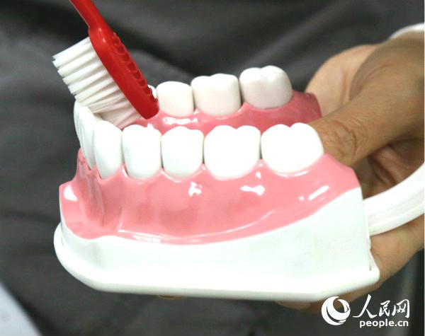 正确刷牙的方法一定要知道,巴氏刷牙正确姿势