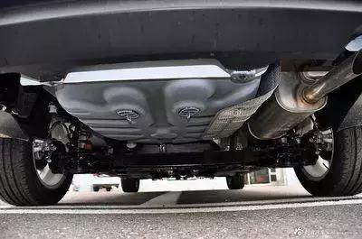 汽车过颠簸路面方向机咯噔异响,汽车底盘有异响声音是怎么回事