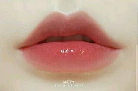 想要口红不掉色怎么定妆,想要口红更滋润